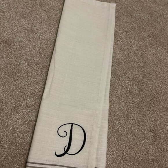 Set of 4 Elegant Cotton Napkins with Embroidered 'D' Monogrammed Dining Decor - Picture 4 of 5